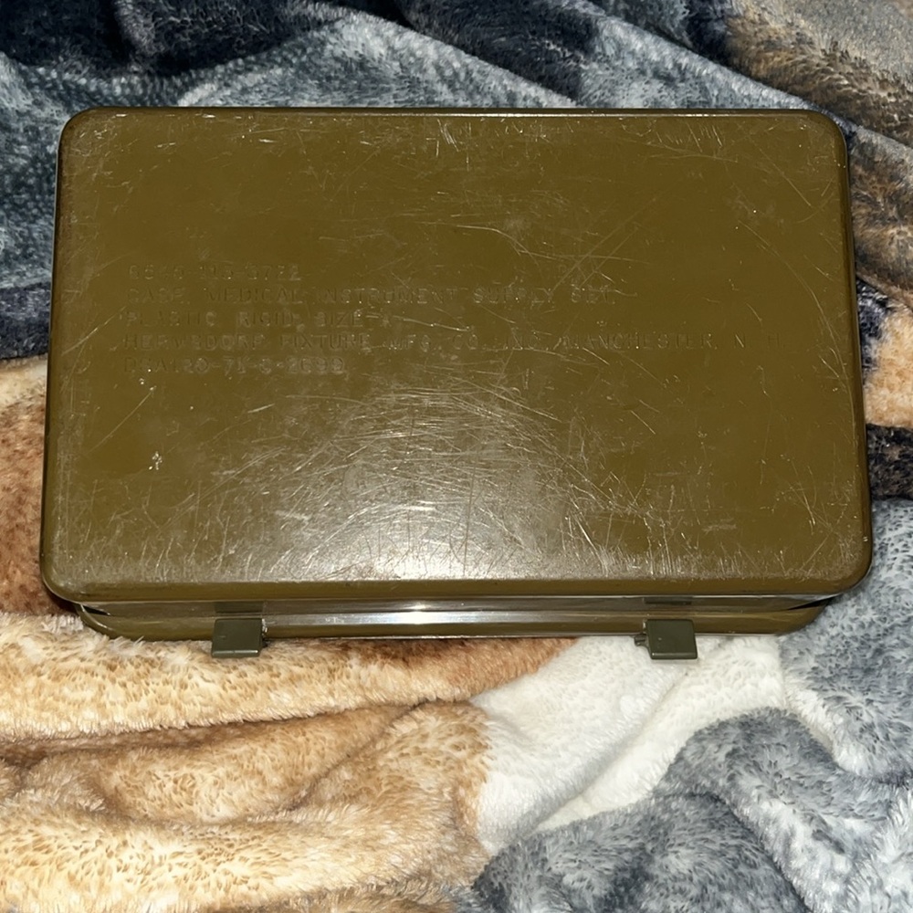 FLASH SALE! Vintage U.S. military general purpose first aid kit box - Picture 2 of 3